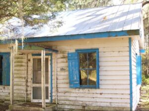 4593345-Gullah_house_wfading_haint_blue_shutters_Daufuskie_Island
