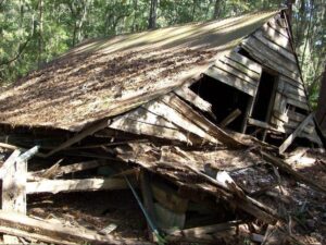 4593346-Fallen_comrade_Gullah_oyster_house_meets_its_end_Daufuskie_Island